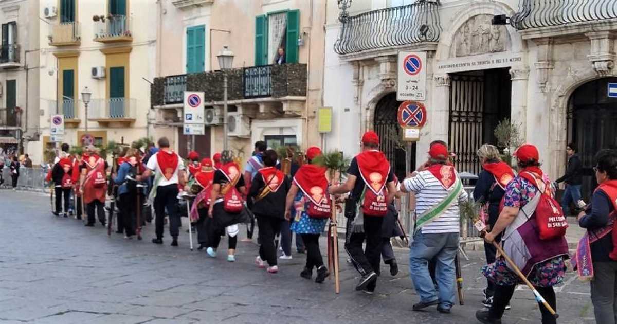 Storia, riti e tradizioni degli "ziaz�": i pellegrini che da secoli giungono a Bari per San Nicola